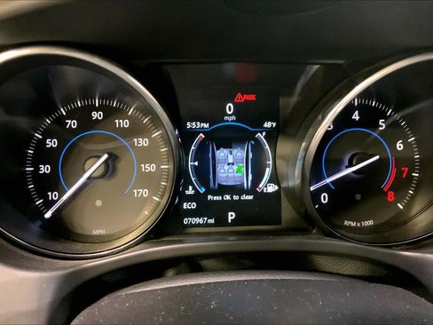 Used 2017 Jaguar XE Premium image 25