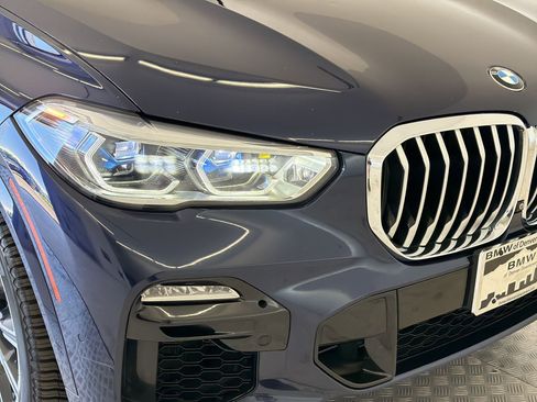 Used 2019 BMW X5 xDrive50i w/ M Sport Package AWD/4WD image 11