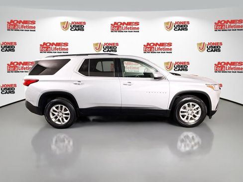 Used 2021 Chevrolet Traverse LT image 16