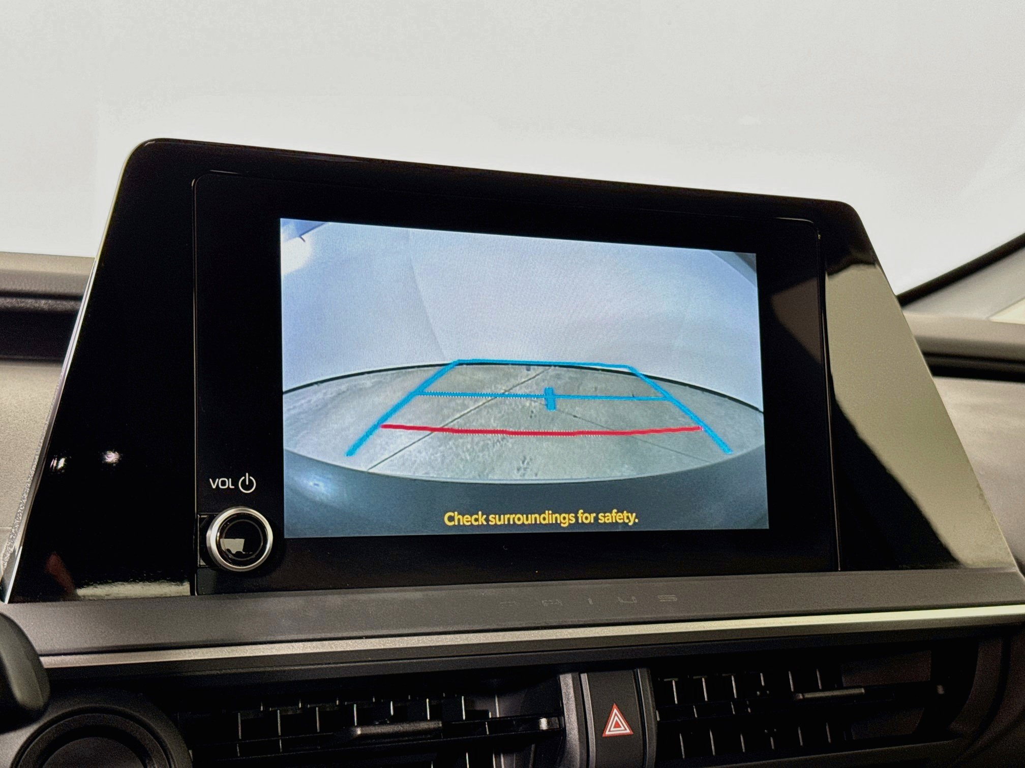 Certified 2025 Toyota Prius LE FWD image 15
