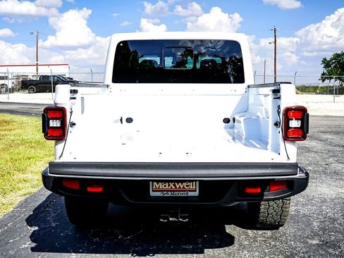 New 2025 Jeep Gladiator Mojave w/ Convenience Group image 11