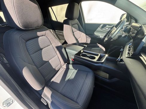 Used 2025 Chevrolet Equinox LT image 36