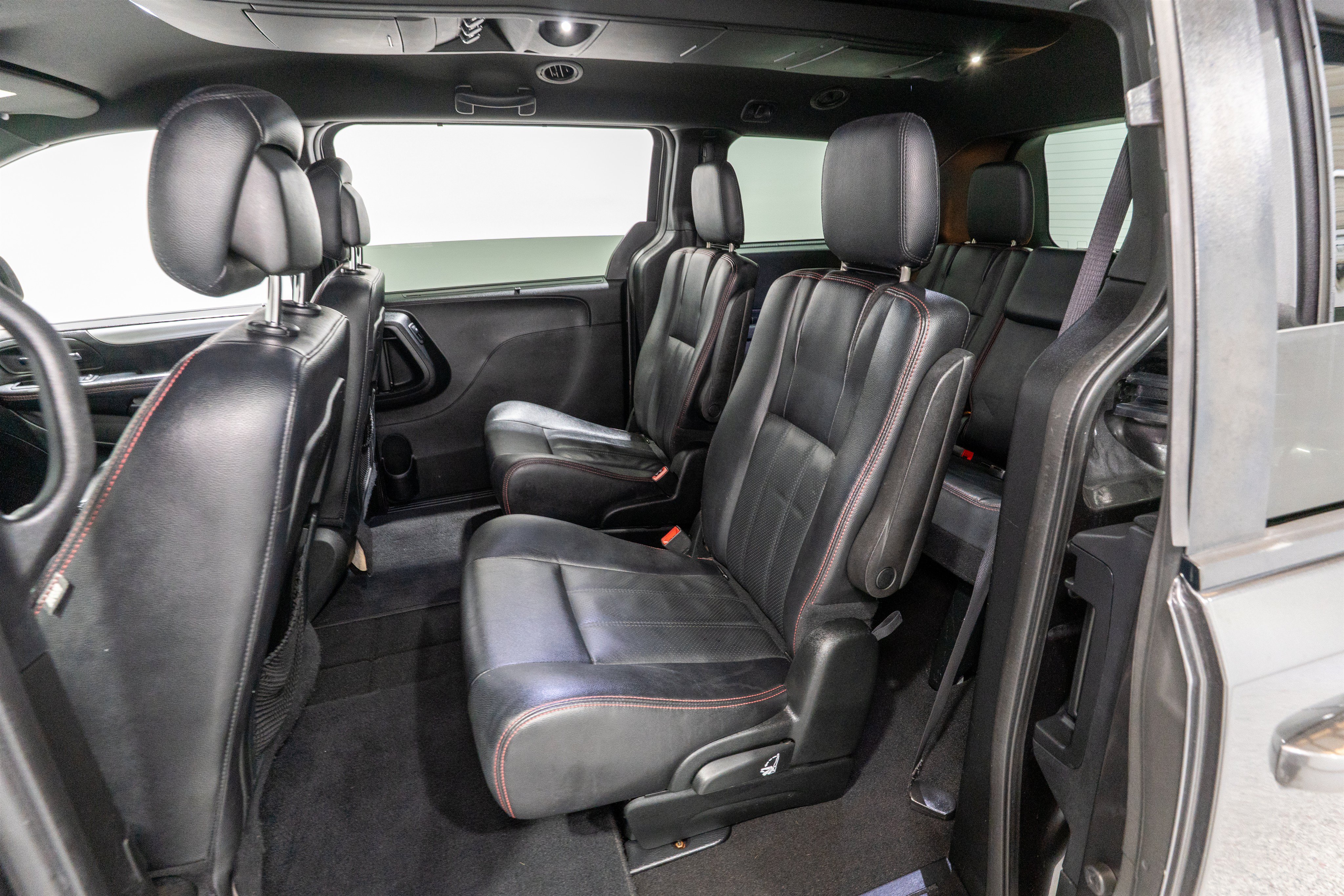 Used 2018 Dodge Grand Caravan GT FWD image 26