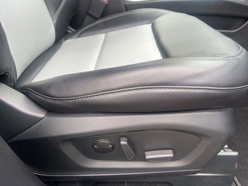 Used 2023 Ford Explorer XLT w/ Equipment Group 202A AWD/4WD image 12