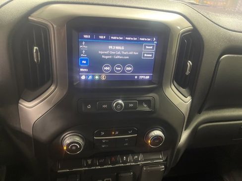 Used 2022 Chevrolet Silverado 2500 Custom w/ Custom Value Package image 17