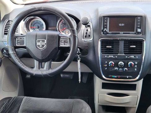 Used 2019 Dodge Grand Caravan SE w/ UConnect Hands-Free Group FWD image 24
