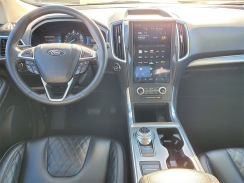 Used 2024 Ford Edge Titanium image 23