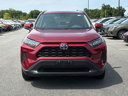 Used 2022 Toyota RAV4 LE AWD/4WD image 2
