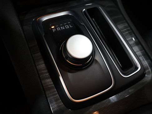 Used 2019 Chrysler 300 Touring image 33