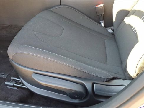 Used 2023 Hyundai Elantra SEL image 14