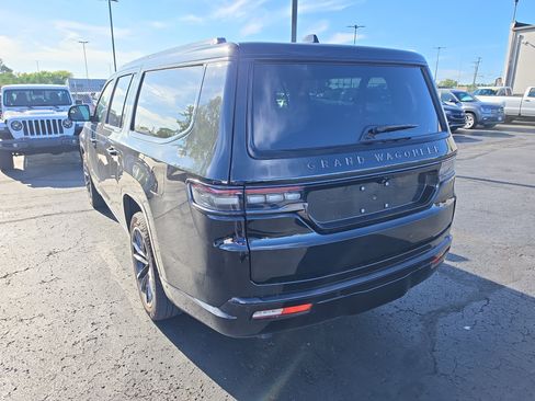 Used 2025 Jeep Grand Wagoneer L Series III w/ Rear Seat Video Group 1 AWD/4WD image 6