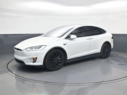Used 2018 Tesla Model X 75D image 3