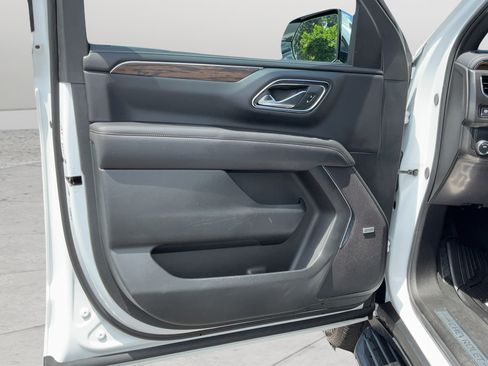 Used 2024 Chevrolet Tahoe Premier RWD image 11