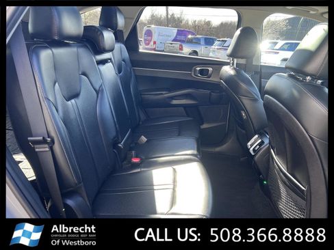 Used 2022 Kia Sorento S w/ Panoramic Sunroof Package image 18
