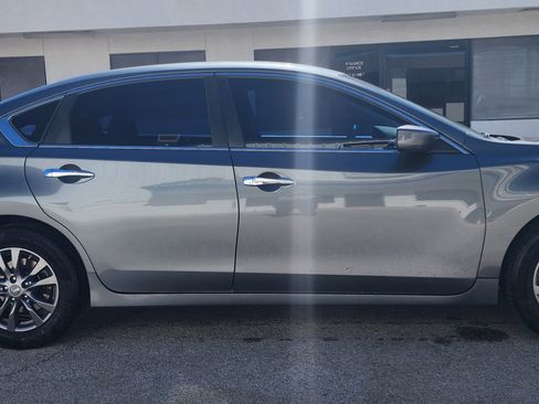Used 2015 Nissan Altima 2.5 S w/ Special Edition Package FWD image 4