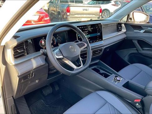 New 2025 Volkswagen Tiguan SE AWD/4WD image 7