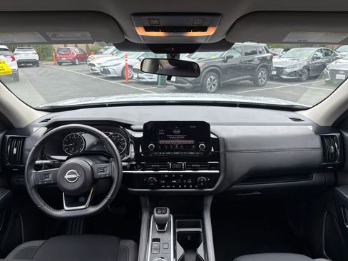 Used 2025 Nissan Pathfinder SV AWD/4WD image 36