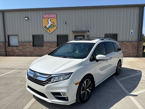 Used 2018 Honda Odyssey Elite image 3