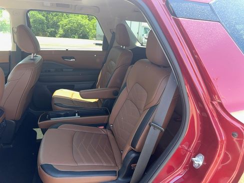 Used 2022 Nissan Pathfinder Platinum w/ Cargo Package AWD/4WD image 12