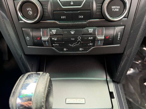 Used 2016 Ford Explorer XLT w/ Equipment Group 202A AWD/4WD image 16