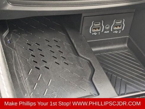 Used 2025 Chrysler Pacifica Premium FWD image 21