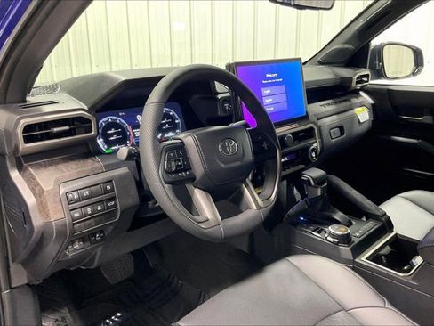 Used 2025 Toyota Tacoma Limited image 8