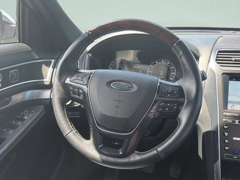 Used 2017 Ford Explorer Platinum AWD/4WD image 38