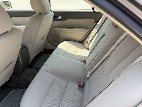 Used 2011 Ford Fusion SE FWD image 3