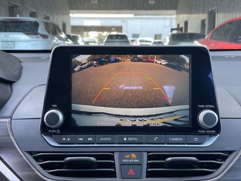 Used 2025 Nissan Altima 2.5 SV image 23