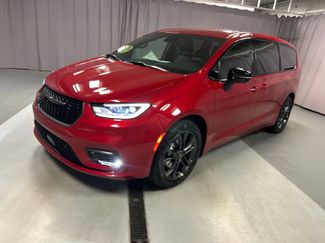 New 2026 Chrysler Pacifica Select video 3