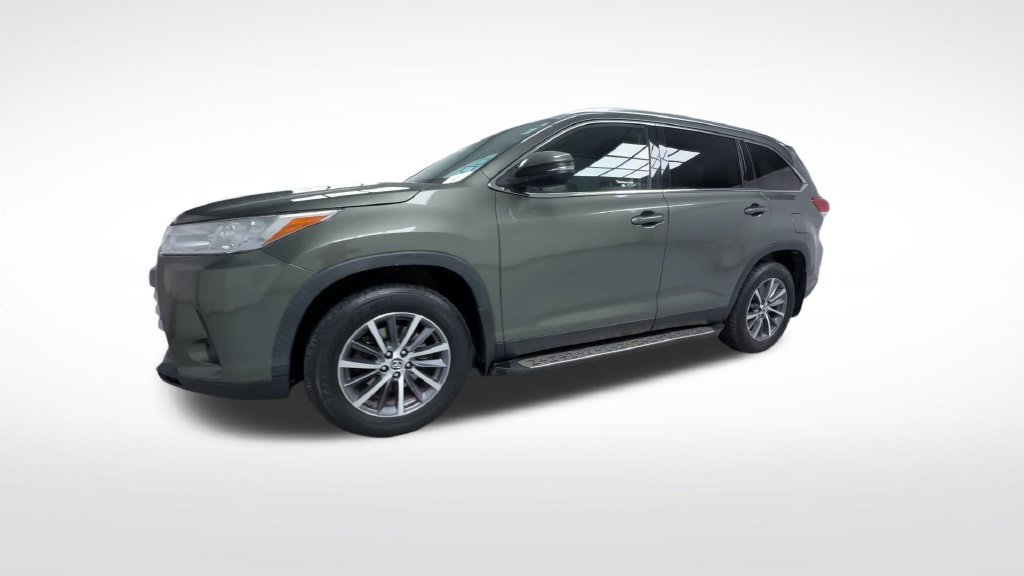 Used 2019 Toyota Highlander XLE AWD/4WD image 4