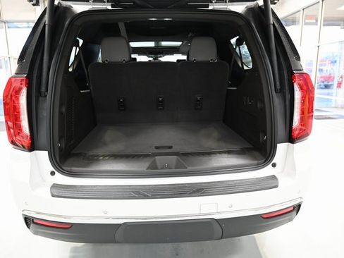 Used 2021 GMC Yukon XL SLT w/ SLT Premium Package image 30
