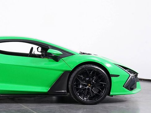 Used 2025 Lamborghini Revuelto image 16