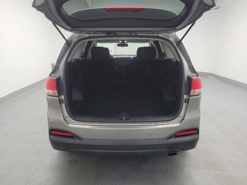 Used 2017 Kia Sorento LX w/ LX Convenience Package image 29