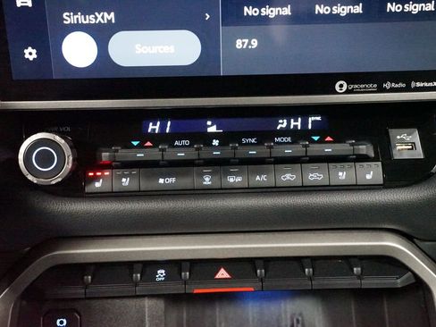 Used 2024 Toyota Tundra Limited image 21