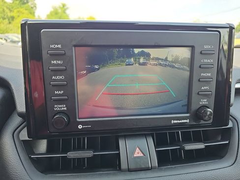 Used 2022 Toyota RAV4 LE AWD/4WD image 16