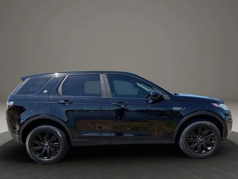 Used 2017 Land Rover Discovery Sport SE image 3