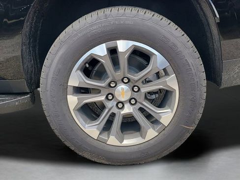 New 2026 Chevrolet Suburban LT w/ Comfort Package RWD image 36