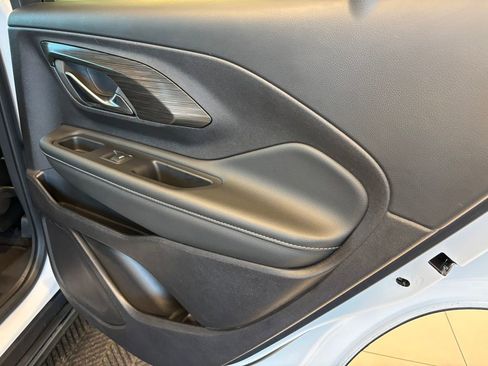 Used 2024 GMC Terrain SLT image 29