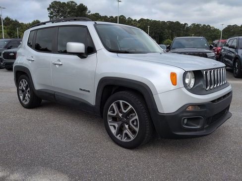 Used 2016 Jeep Renegade Latitude w/ Popular Equipment Group FWD image 2