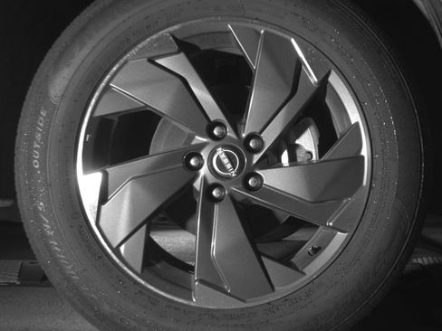 Used 2025 Nissan Rogue SV FWD image 13