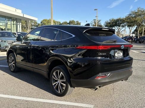 Used 2022 Toyota Venza image 5