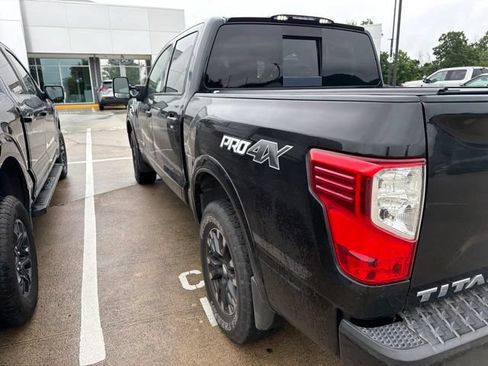 Used 2017 Nissan Titan PRO-4X w/ Pro-4x Convenience Package AWD/4WD image 7