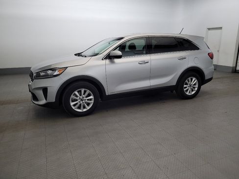 Used 2019 Kia Sorento AWD V6 image 2