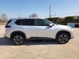 Used 2025 Nissan Rogue SV video 4