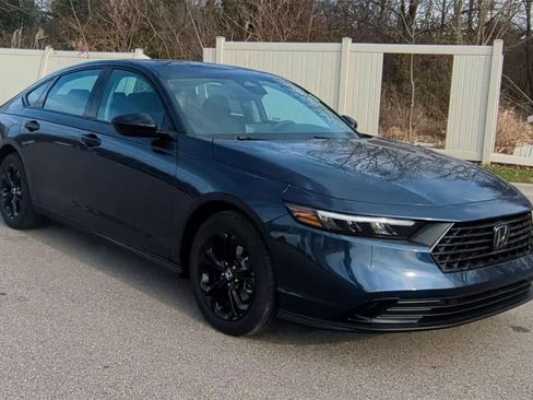 New 2025 Honda Accord SE image 2