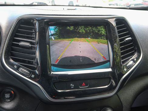 Used 2019 Jeep Cherokee Limited AWD/4WD image 35