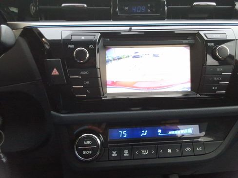 Used 2015 Toyota Corolla S image 16