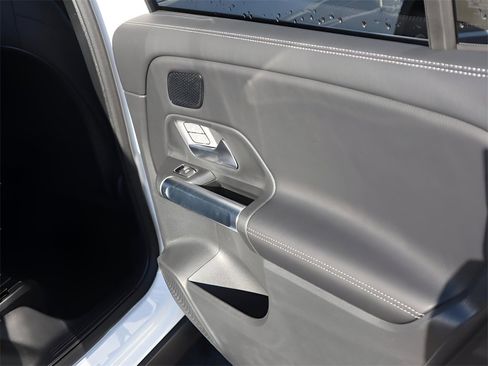 New 2026 Mercedes-Benz GLB 250 4MATIC image 17