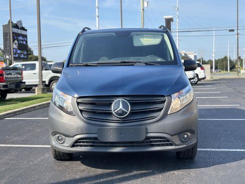 Used 2023 Mercedes-Benz Metris image 2